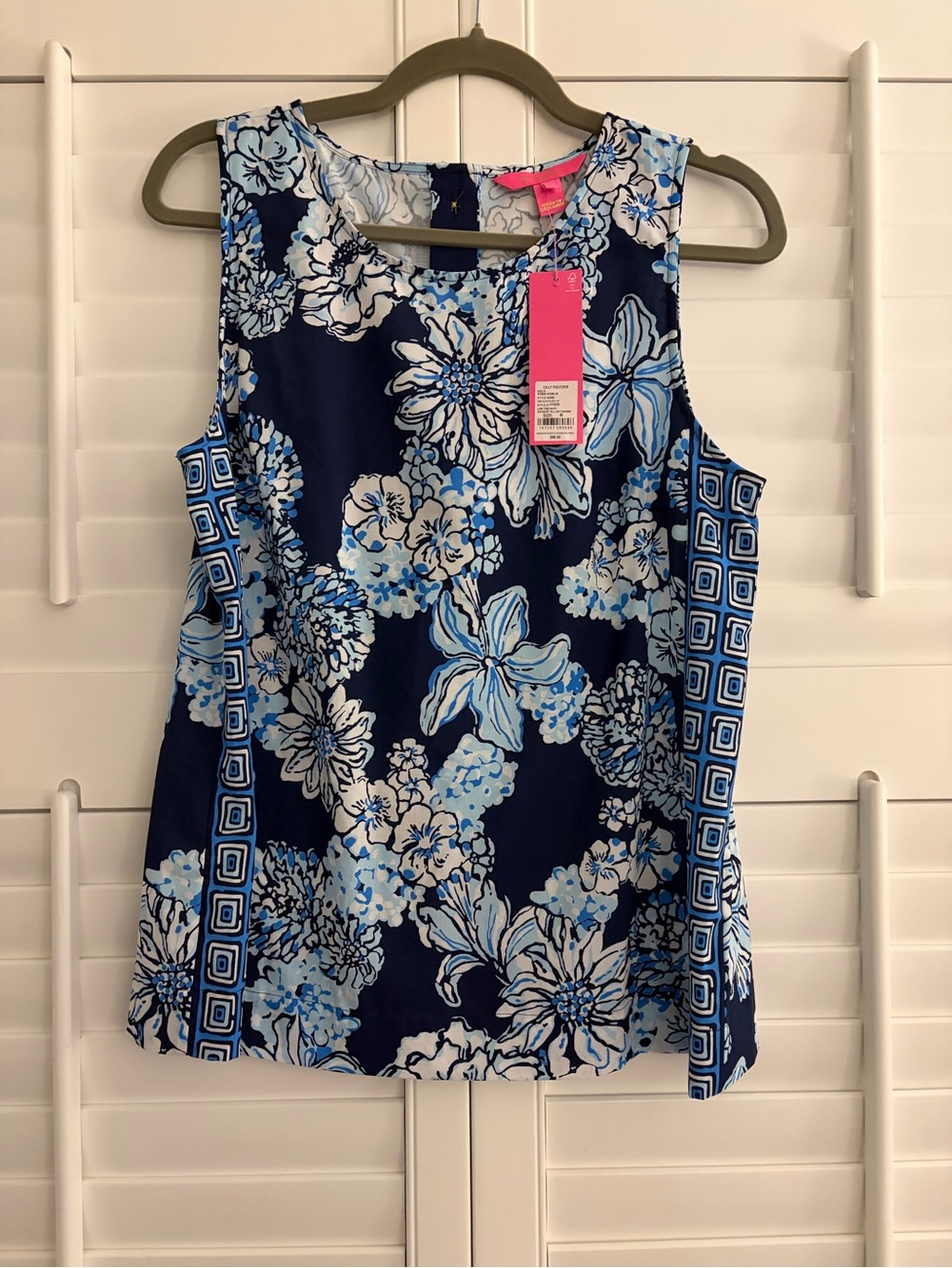 Lilly Pulitzer NWT Medium Iona Navy Blue Floral Tank Top